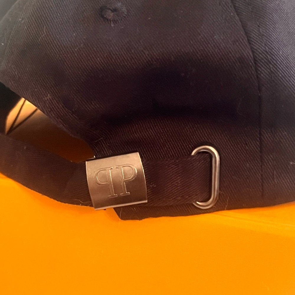 Black cap - Picture 5 of 8